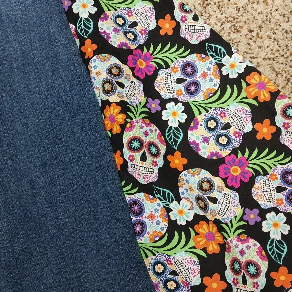3437 Size 10 Upcycled American Eagle Bell-Bottom Jeans In Sugan Sculls Print. - Picture 2 of 6